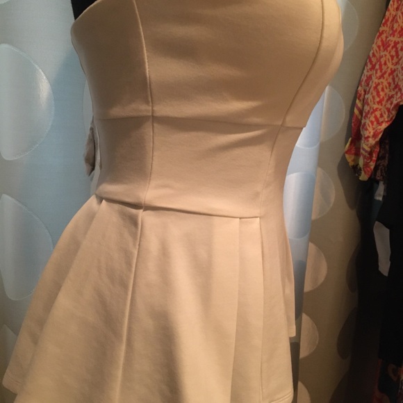 Ladies pointe peplum white top sz Small w straps - Picture 2 of 5